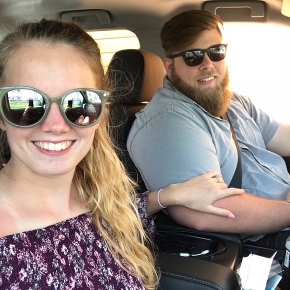 Meet your Posher, Kaitlin - Picture 4 of 5